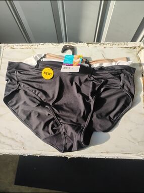 Vanity Fair Women's Stretch Briefs Trio — Black, White, Nude